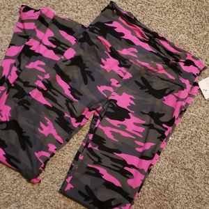 Pink camo flare leggings